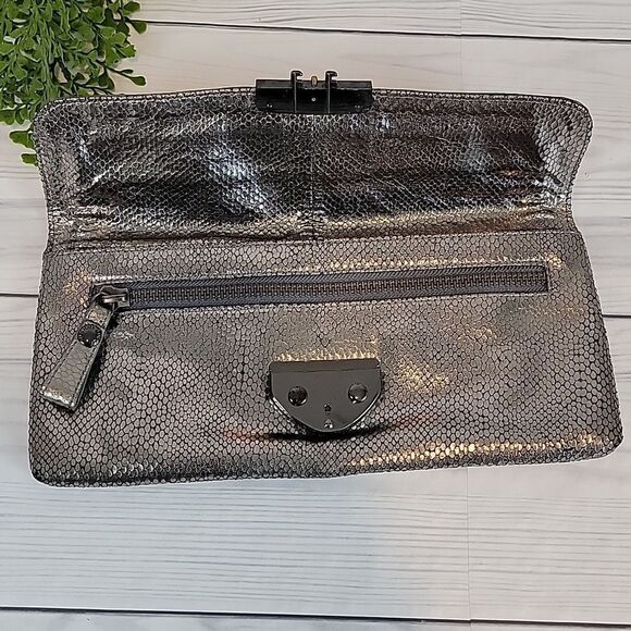 Elliot Lucca faux snakeskin clutch silver metallic and cream - Picture 5 of 10